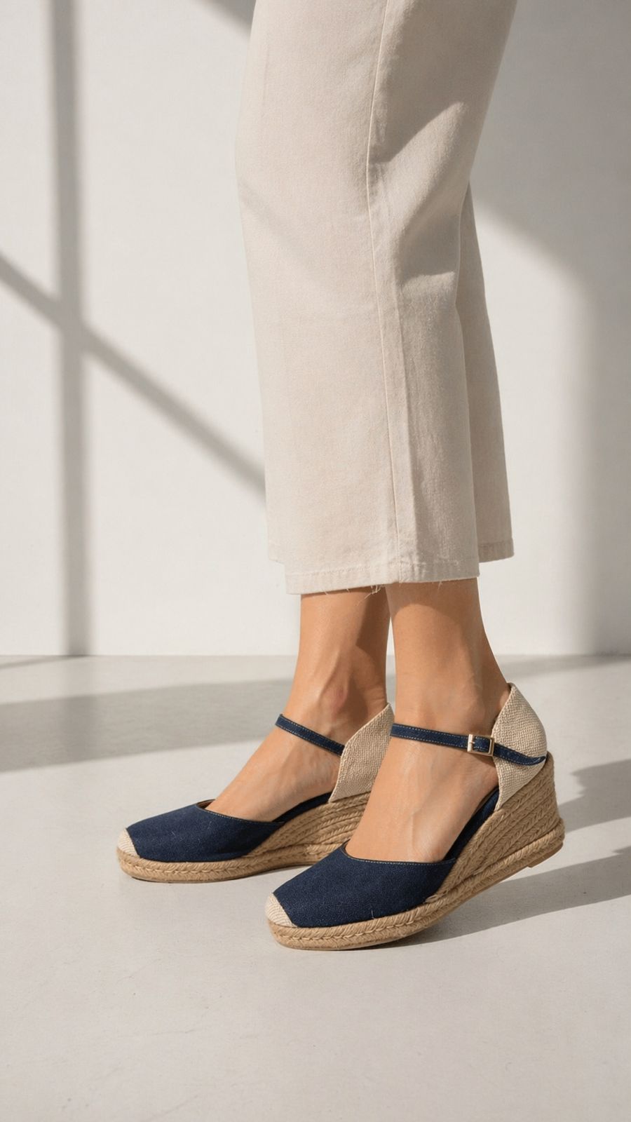 Alpargatas cuña yute 7cm mujer en color azul oscuro con soporte talón, perfectas para el verano.