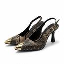 Zapatilla boa nude con puntera en oro elegante con diseño tipo boa y tacón de 7 cm.
