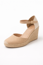 Alpargatas cuña yute 7cm mujer modelo en color beige con soporte talón y detalle en yute.