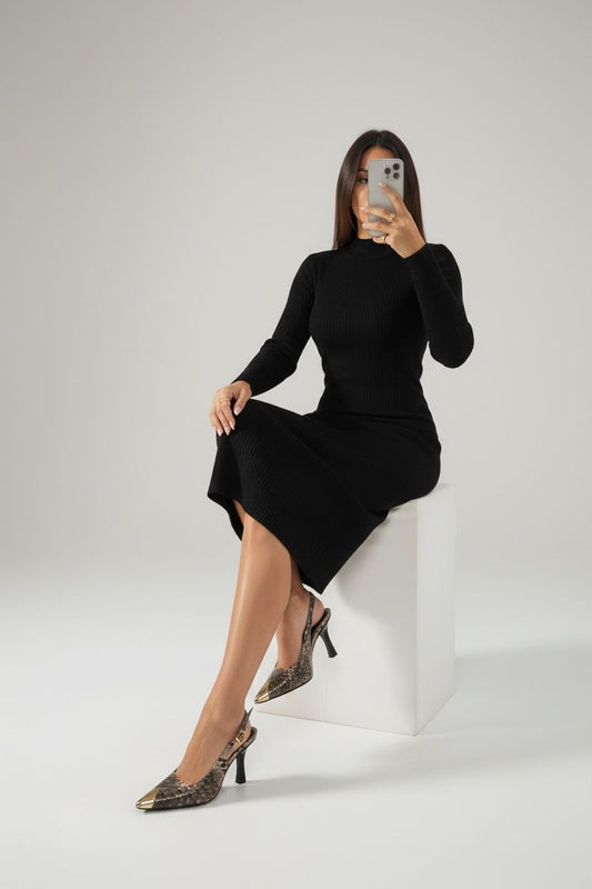 Zapatilla boa nude con puntera en oro