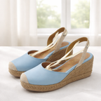 Alpargatas de yute 7cm con cintas de amarre para mujer en color azul claro y cuña natural.