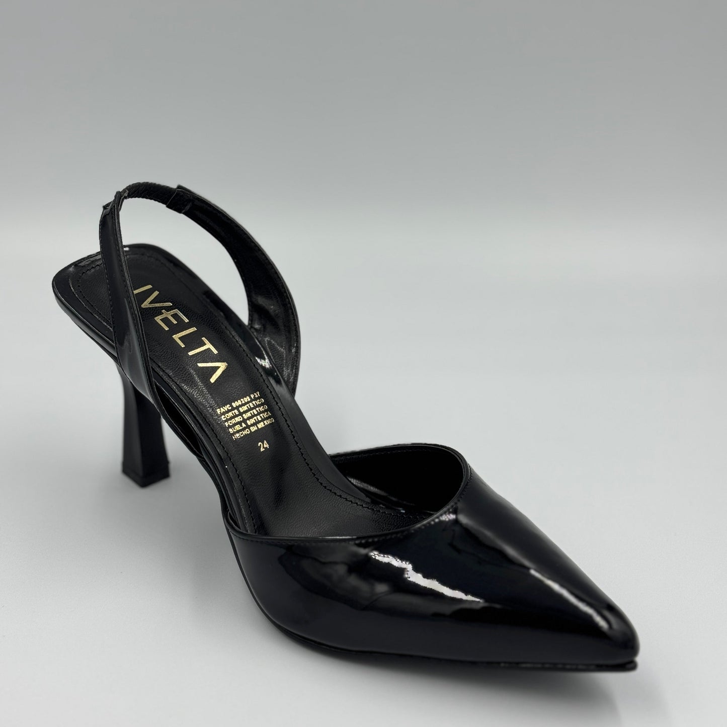 Zapatilla en corte clásico