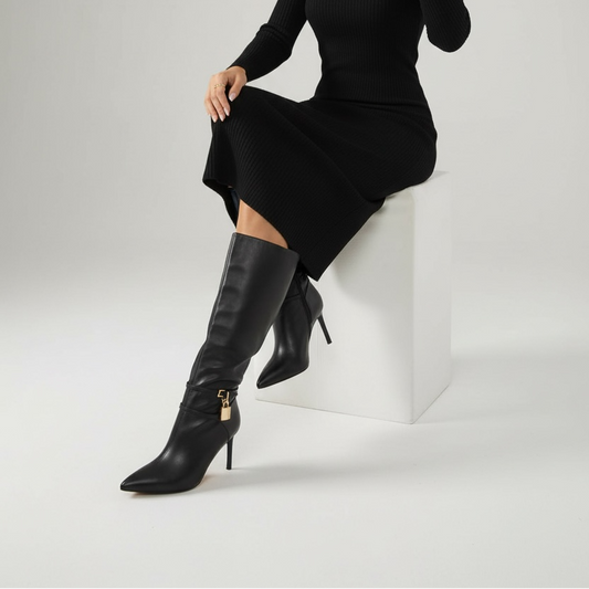 Bota en Punta Onyx - Con Detalle de Candado Metálico