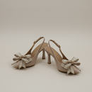Zapatilla Felicity diseño moño premium de gala con delicado moño y tacón elegante.