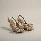 Zapatilla Felicity diseño moño premium de gala en color beige con delicado moño y tacón elegante.