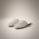 clog glitz sueco brillo confort premium diseño minimalista fondo neutro