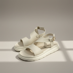 Sandalia Dinámica Sport en color blanco, con ajuste ergonómico y diseño ligero para comodidad y estabilidad.