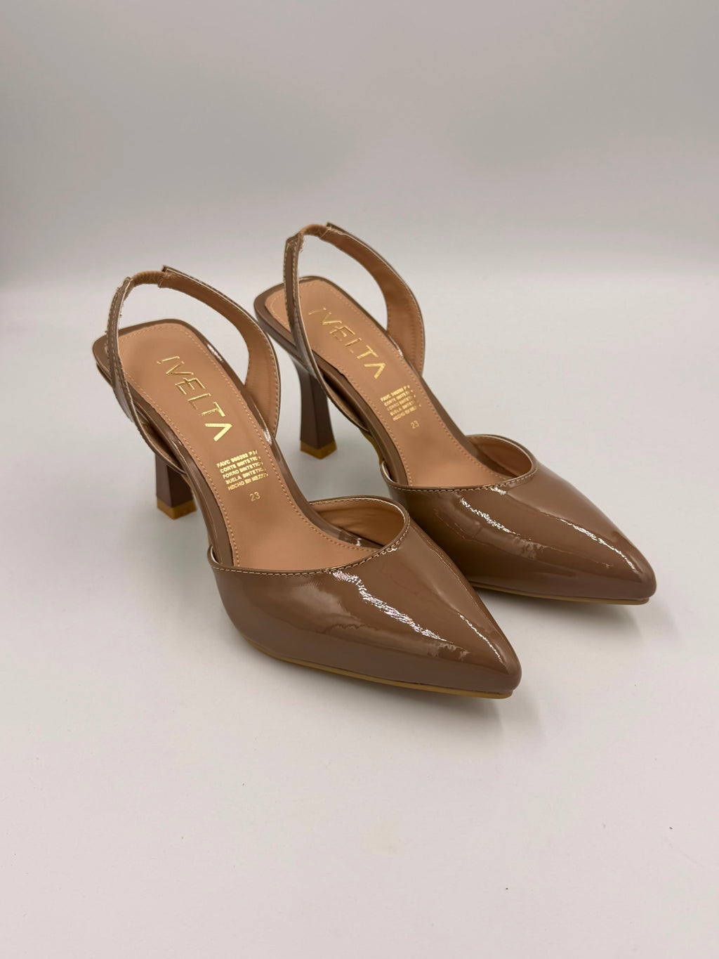 Zapatilla Noir Charol de Alto Brillo Elegante