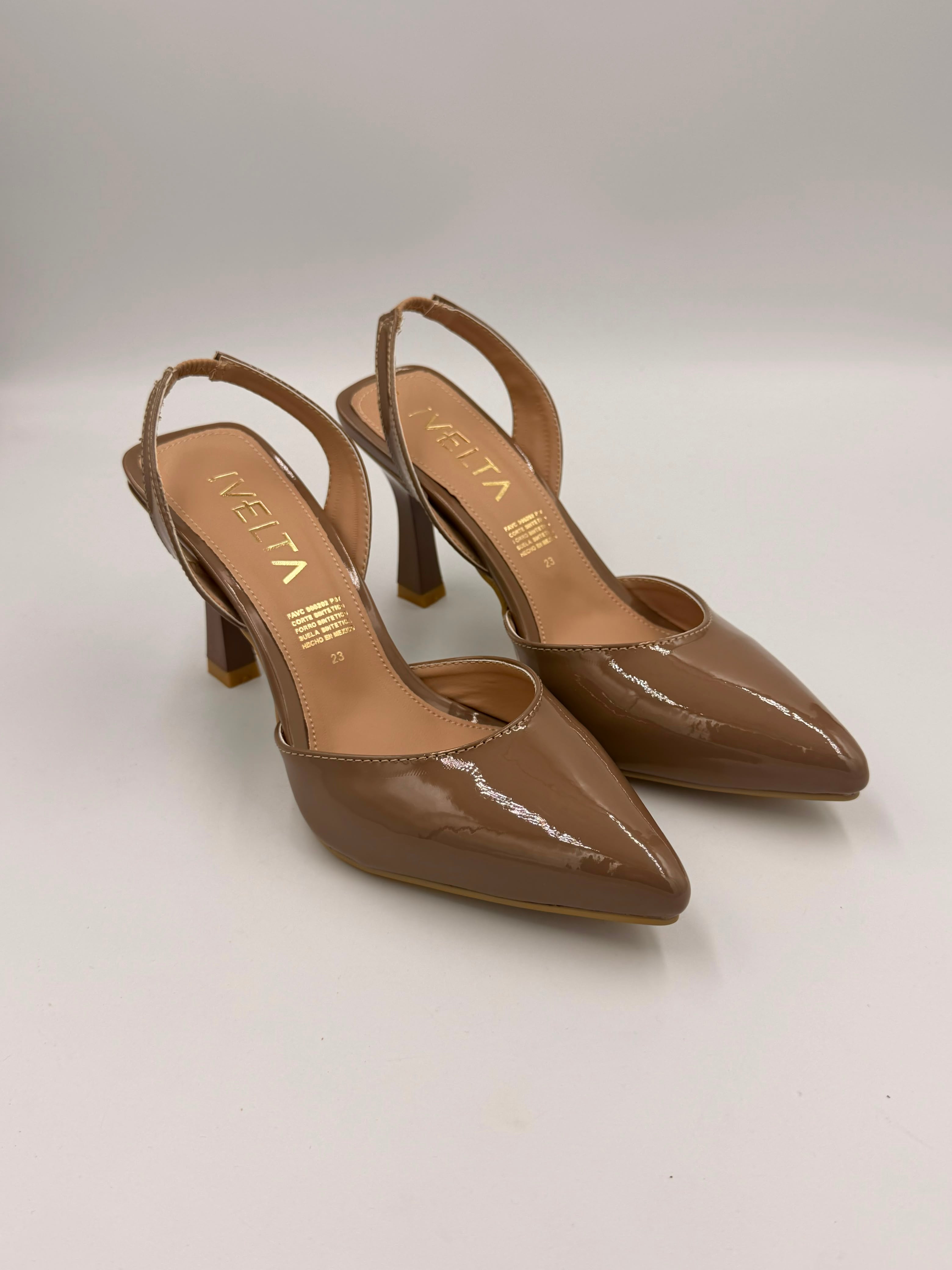 Zapatilla Noir Charol de Alto Brillo Elegante